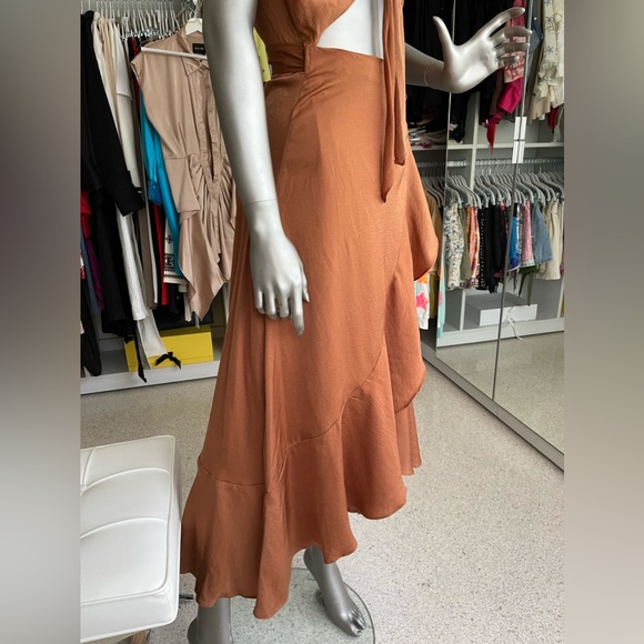 SATIN EFFECT CUT OUT DRESS π€ - Picture 4 of 7